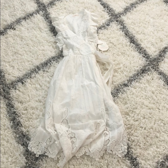 Dresses & Skirts - XS White “Hummingbird” Dress